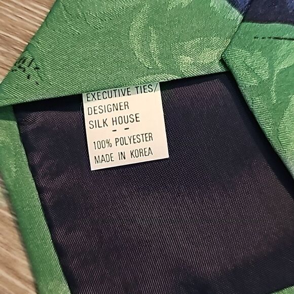 A. Roger's tie 👔 - Picture 5 of 5